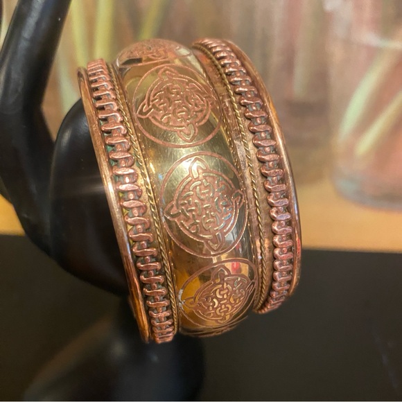 Vintage Chunky Brass and Copper Cuff Bracelet 1970’s India Statement Jewelry - Picture 3 of 11